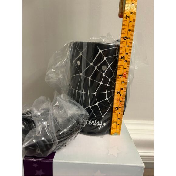 NIB Scentsy Creepy Crawly Premium Warmer with bulb never been used Halloween spi - Picture 3 of 5